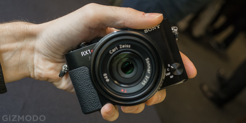 Illustration for article titled Sonys RX1r II: Is That 42 Megapixels In Your Pocket, or Are You Just Happy to See Me?